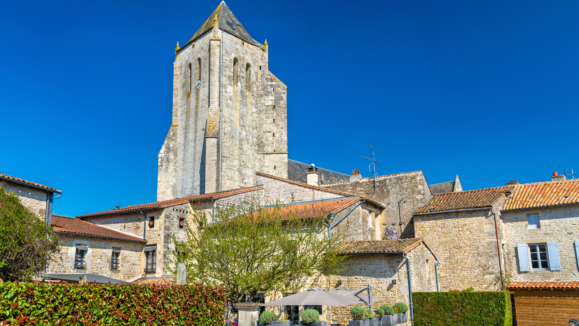 Abbaye Royale de Celles-sur-Belle dans les Deux-Sèvres